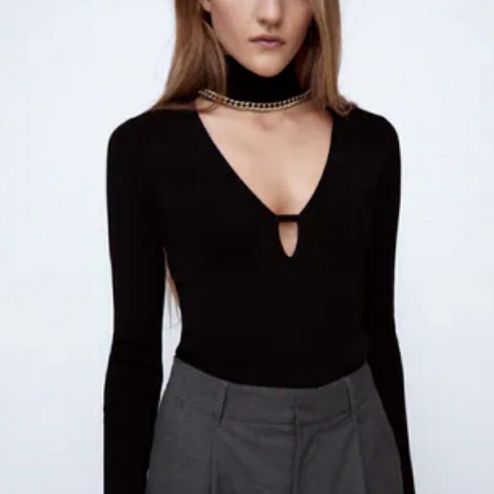 NWT Zara Deep V neck Sweater with gold chain